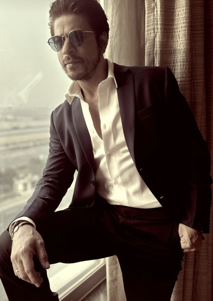 Shahrukhkhan #king #bollywood #srk | Shahrukh khan, Round sunglass men,  Square sunglasses men