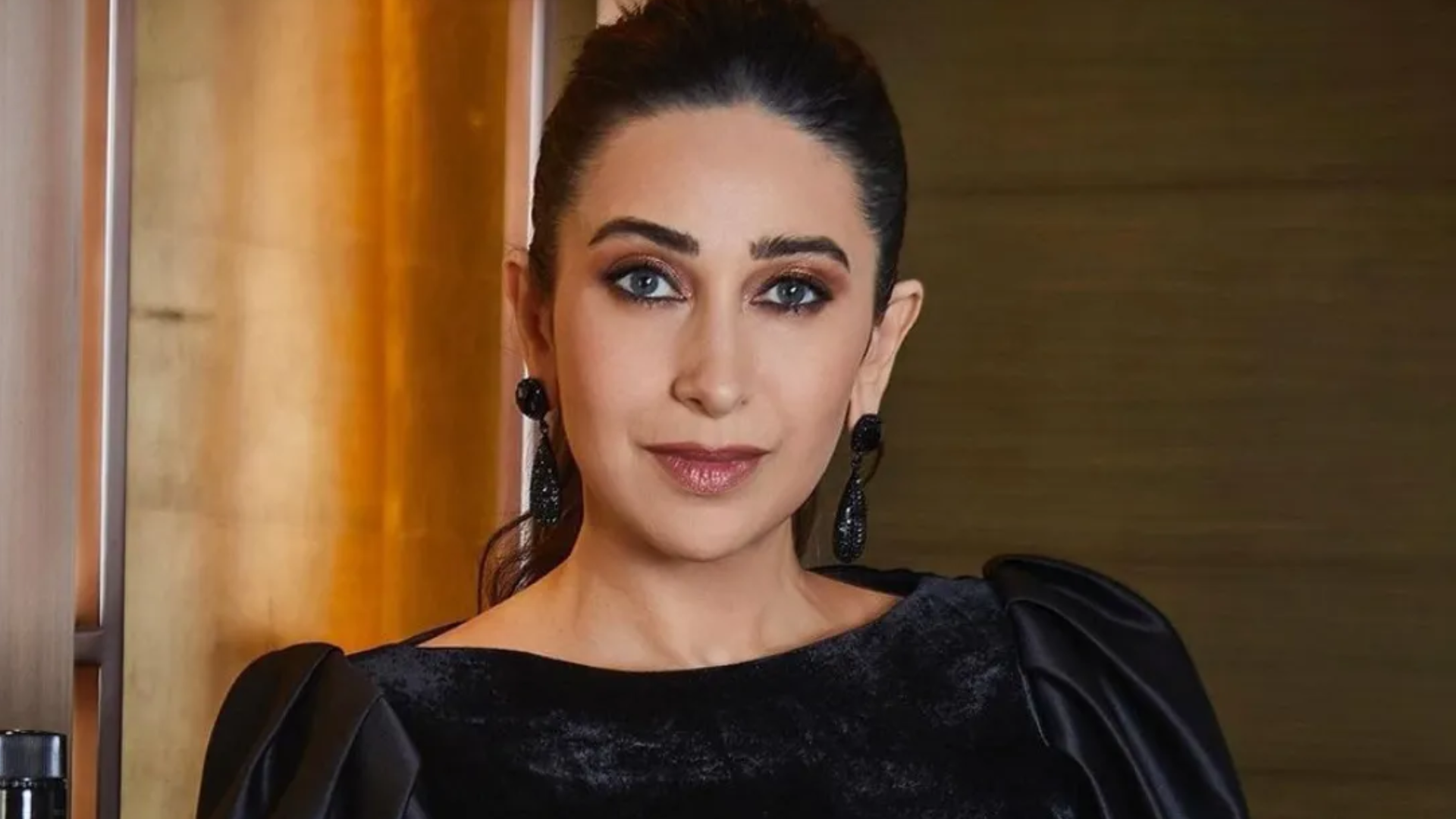 Karisma Kapoor Mentions Her Name Is 'Karizzma', Leaves Pankaj