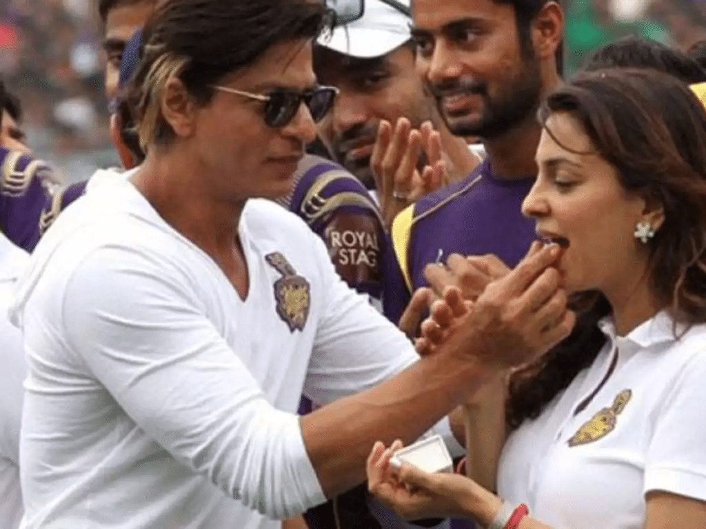 Here's how Shah Rukh Khan comforted Juhi Chawla after her mother's death