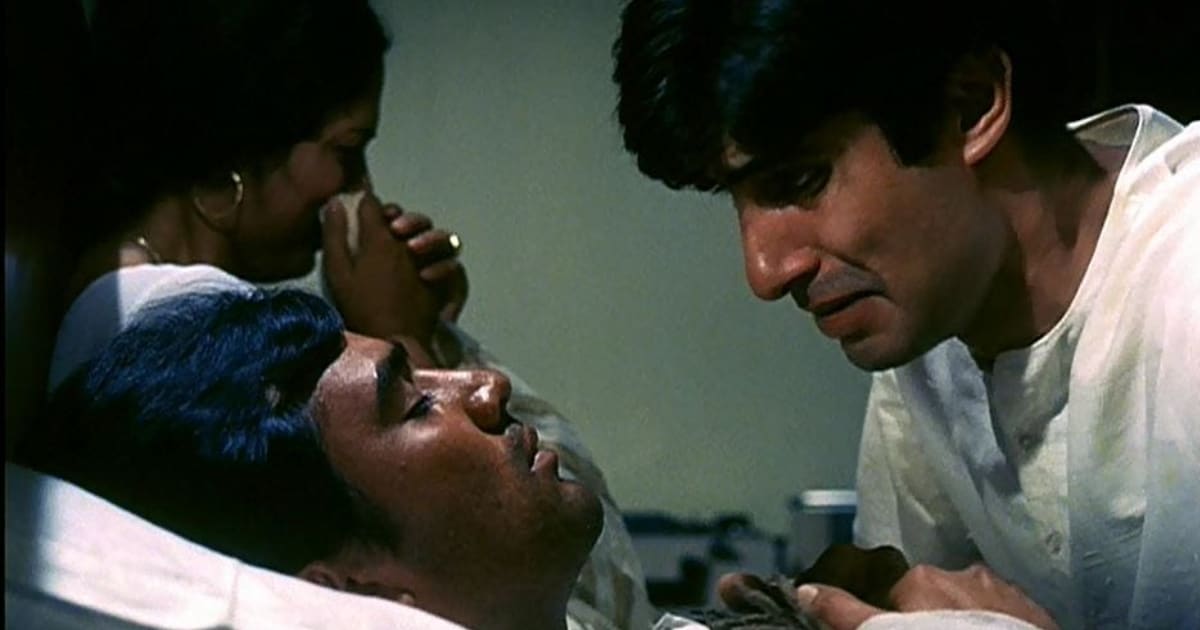 Did Rajesh Khanna hint at his death on his last set to Amitabh Bachchan Tells Time ho gaya hai Masala