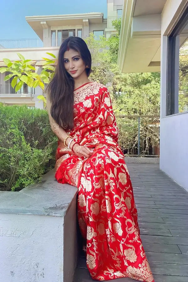 Mouni-Roy-Karva-Chauth-Special-Red-Saree-2022