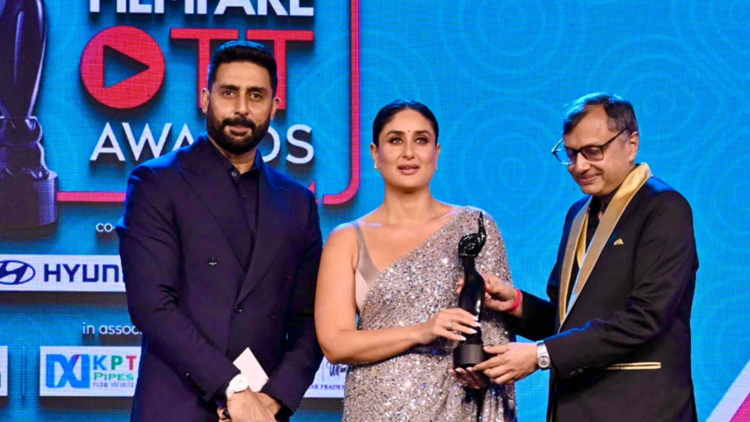 Did Kareena Kapoor Khan roll her eyes at Abhishek Bachchan? Netizens