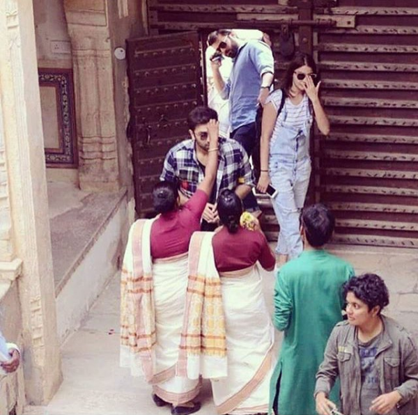 Check Out the Unseen Still of Ranbir Kapoor and Anushka Sharma from Ae