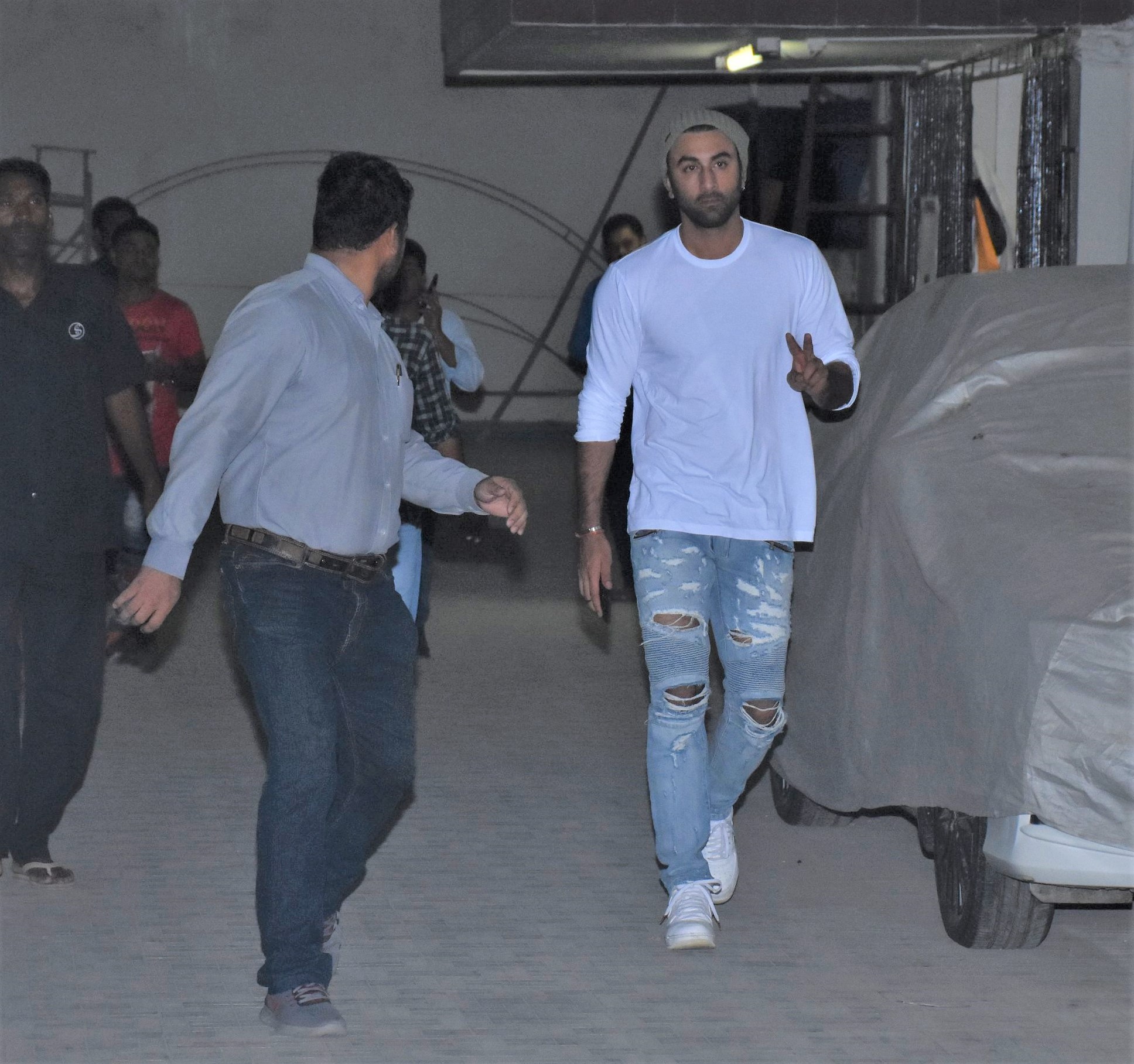 Photos: Sporting a cool bandana, Ranbir Kapoor looks dapper as he gets  papped in the city