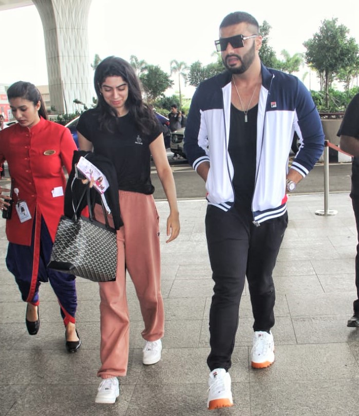 Alia Bhatt, Ranbir Kapoor Make Casual Style Statement At Mumbai Airport -  Masala