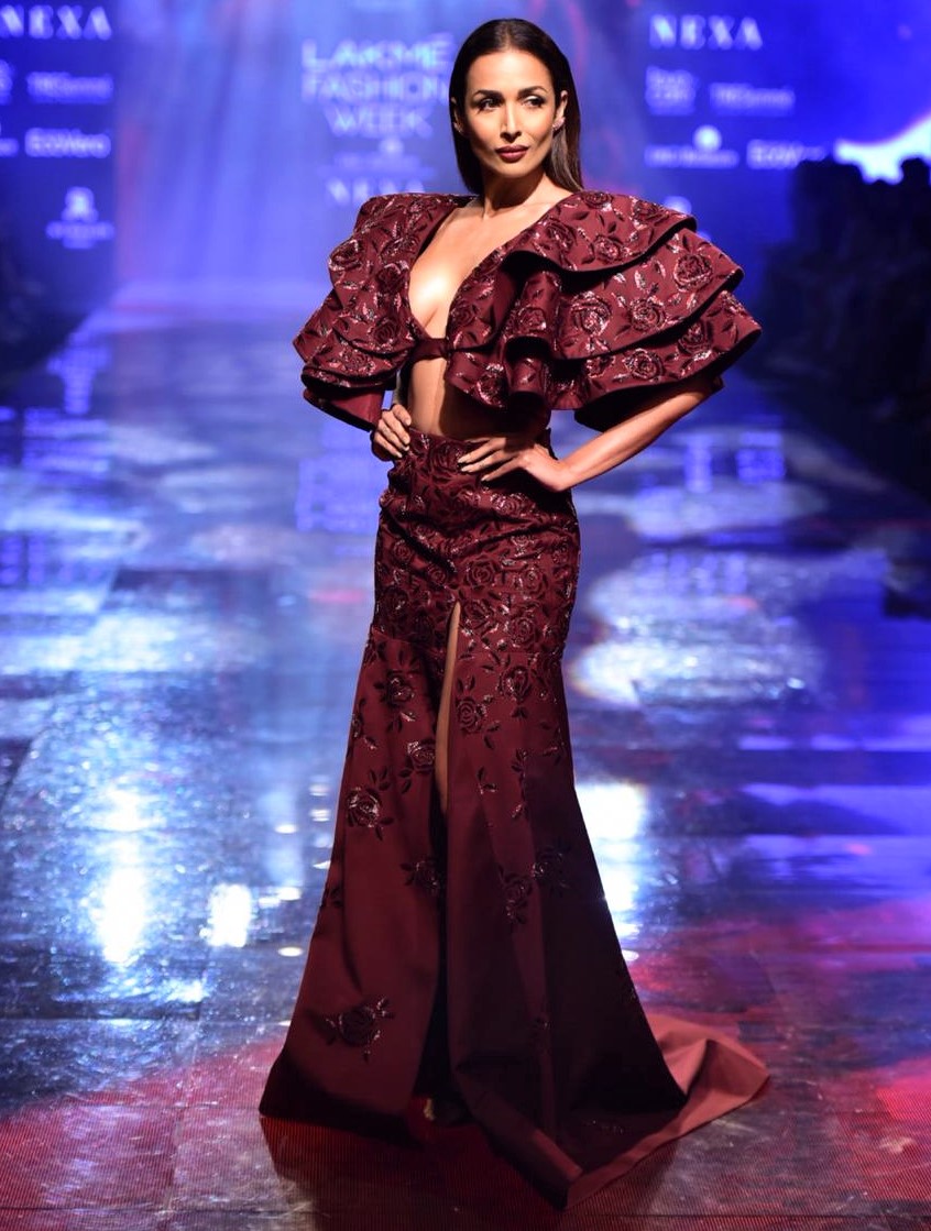 Malaika Arora Brings the Heat to the Ramp for Manish Malhotra at Lakme ...