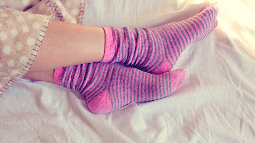 should u sleep with socks on