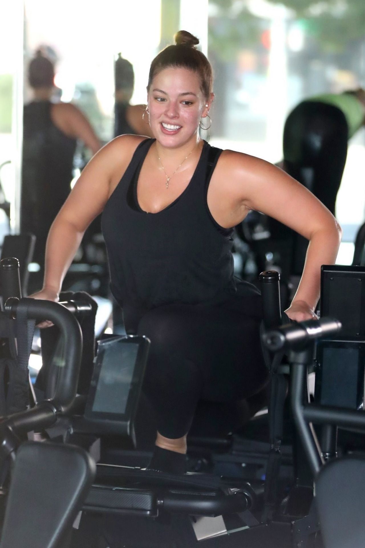 Ashley Graham Shares Glute And Abs Workout Routine On Her New Youtube Fitness Series Thank Bod Masala Com