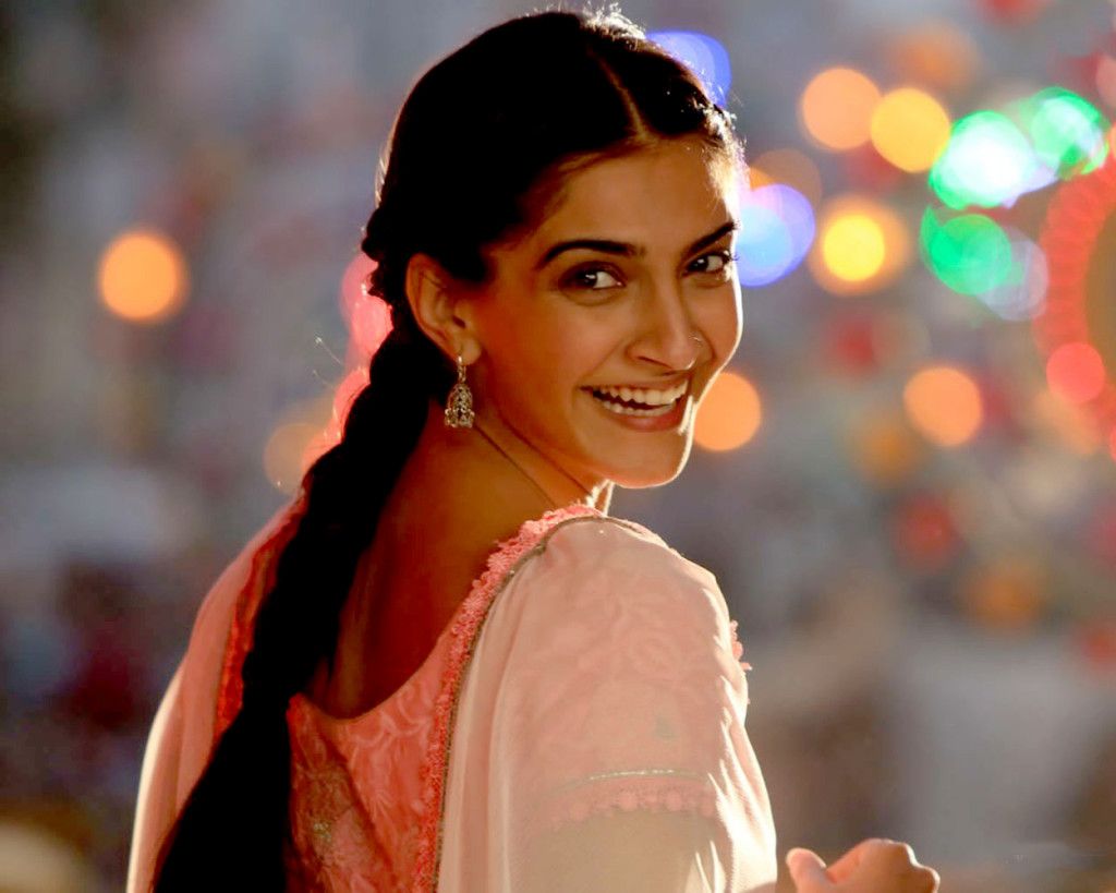 Sonam Kapoor vs Deepika Padukone: Career, Style Game and Personal Lives -  Masala