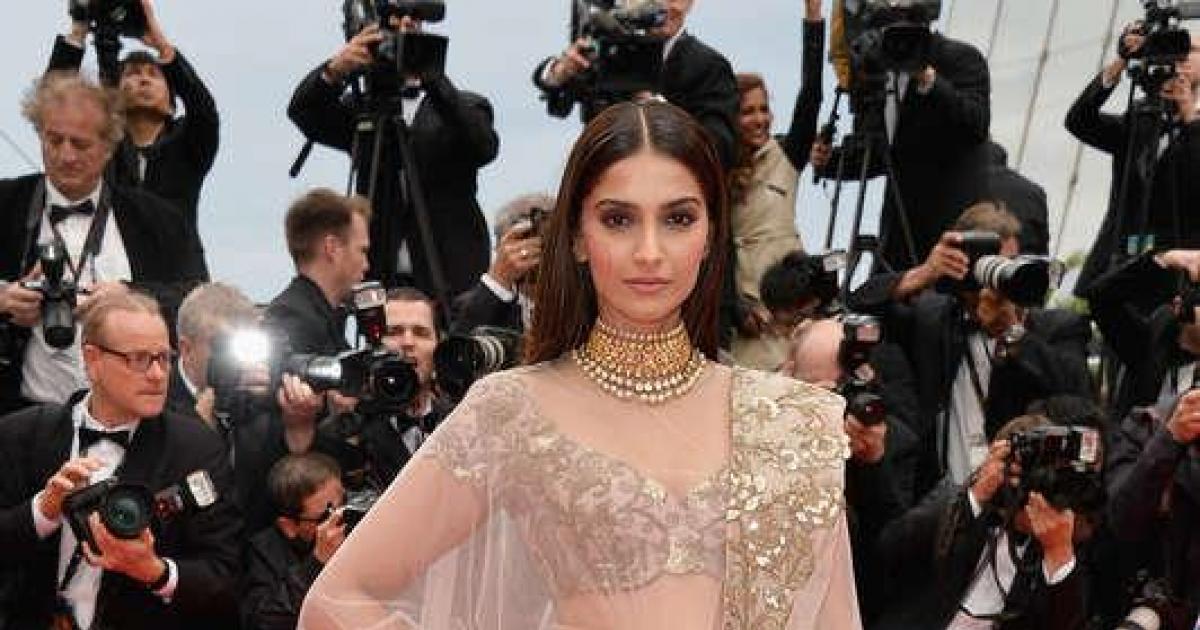 Sonam Kapoor Goes Indian at Cannes 2014 in an Anamika Khanna Sari ...