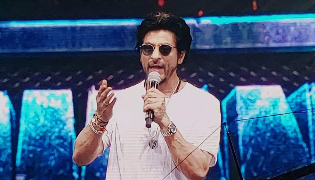 VIRAL VIDEO: This sweet footage of Shah Rukh Khan greeting 'Jawan' director Atlee's mother is winning over the internet