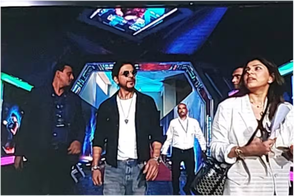 VIRAL VIDEO: This sweet footage of Shah Rukh Khan greeting 'Jawan' director Atlee's mother is winning over the internet