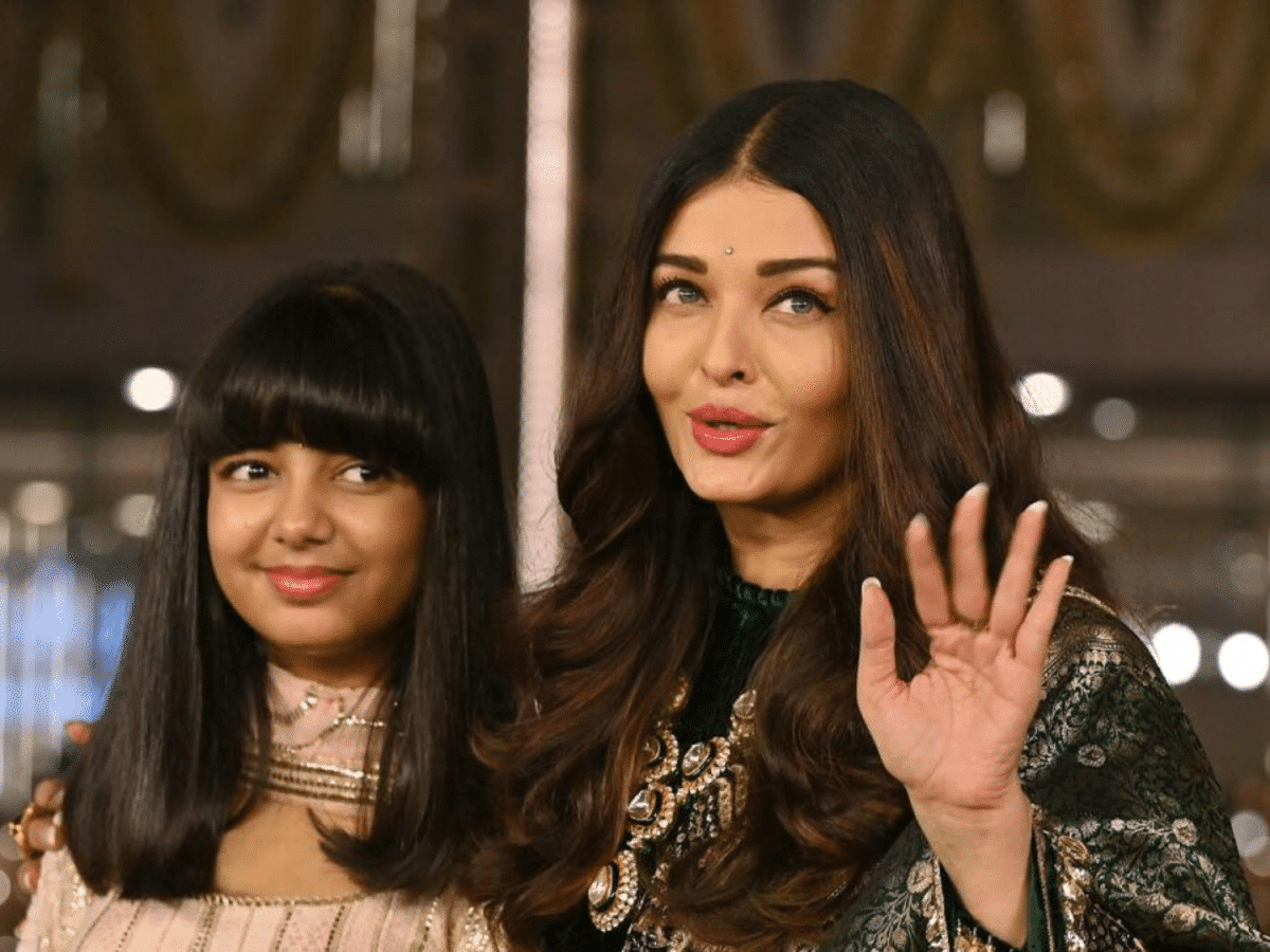 Aishwarya Rai Bachchan finally gives it back to trolls questioning daughter  Aaradhya's presence with actress at every event, “She's always with me"